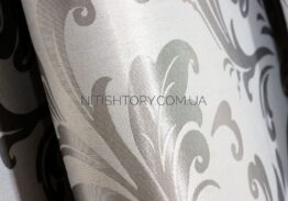 Серо-бежевая штора с вензелем — изображение 2